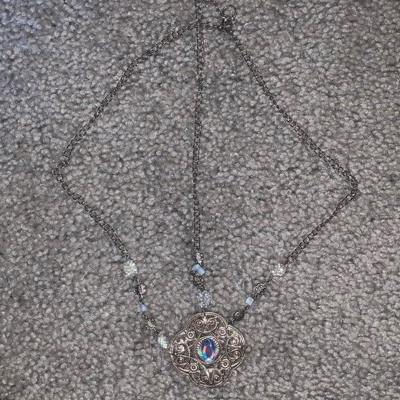 Jeweled Headpiece - Picture 2 of 3